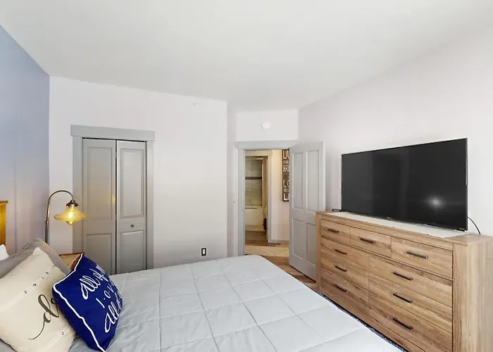 Apartment Village Escape
